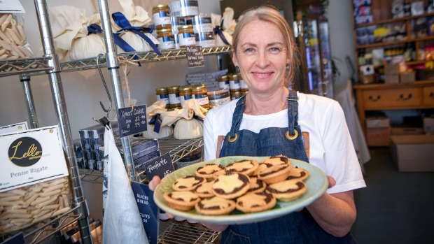 Cashed-up Melbourne shoppers spending big on mince pies, lobster, soft cheese and other classic Christmas foods