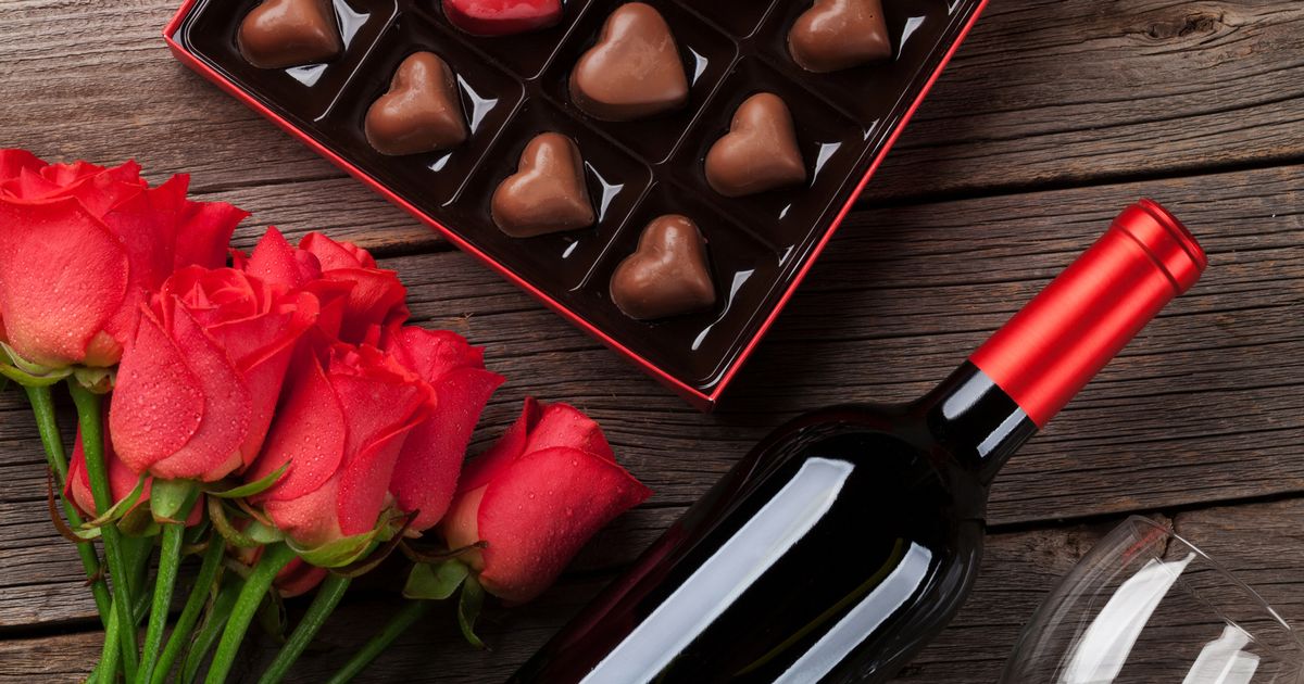 15 Best Foodie Gifts for Valentine’s Day UK (2022)