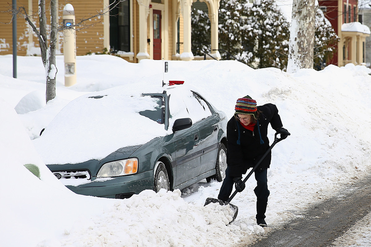 A Piece Of Rope On Your Snow Shovel Might Just Save Your Back