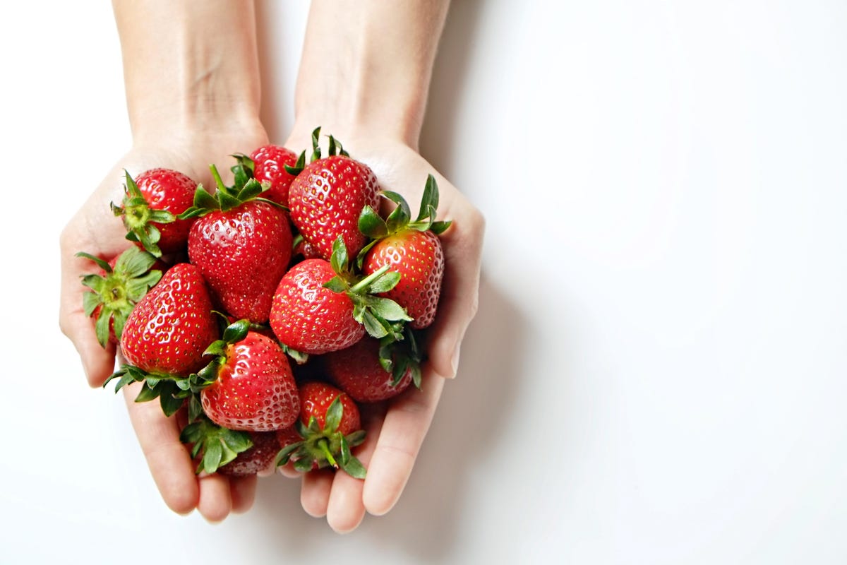 Here’s Why You Should Only Buy Organic Strawberries, Spinach And Kale