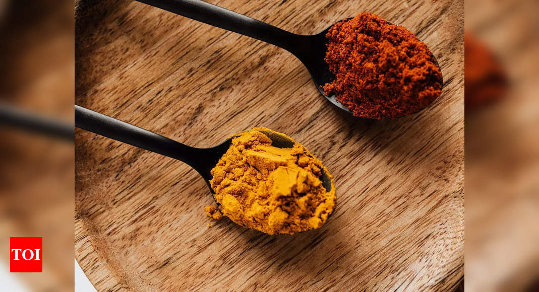 Organic turmeric powder: Top choices for joint health, immunity & more - Times of India