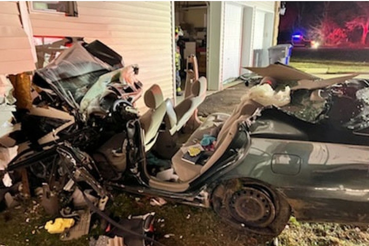 Toms River home deemed 'unsafe' after Jackson man crashes into it